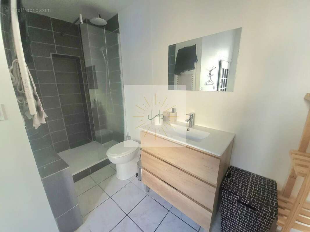 Appartement à ROCHEMAURE