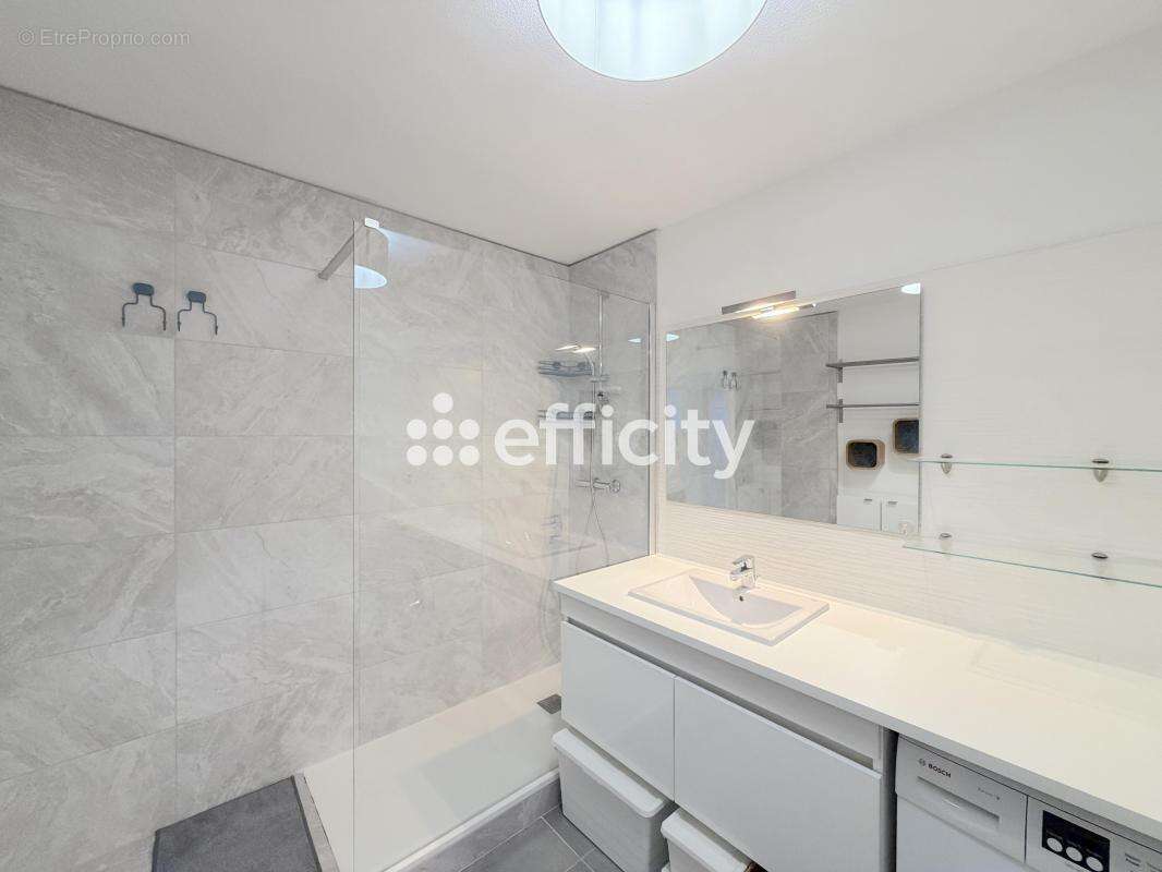 Appartement à LATTES