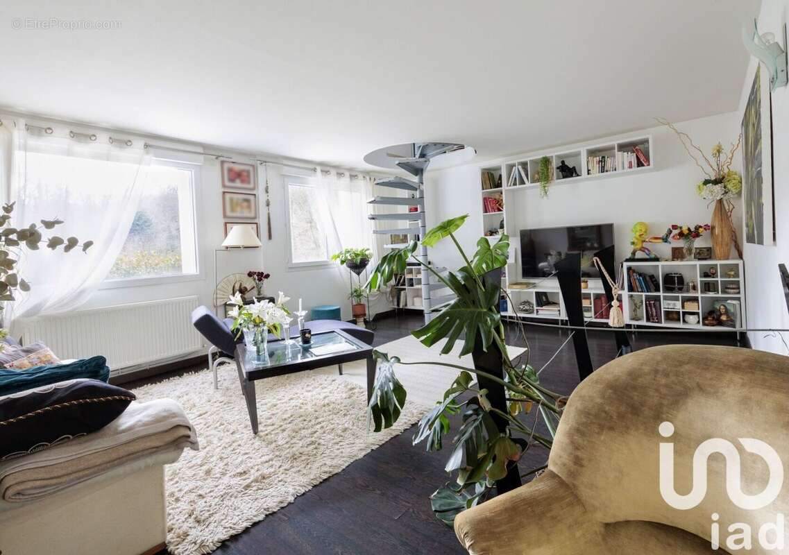 Photo 8 - Maison à SAINT-GENIS-LES-OLLIERES