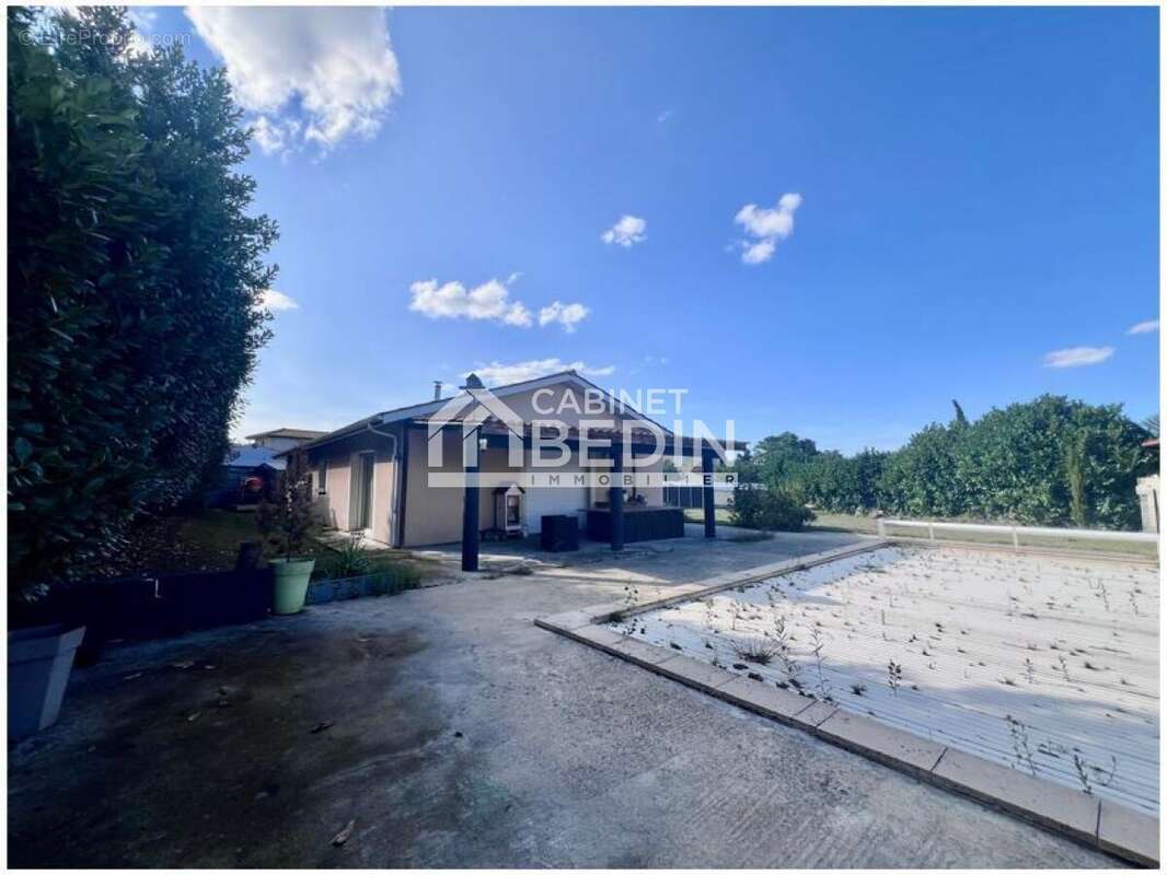 Maison à AMBARES-ET-LAGRAVE