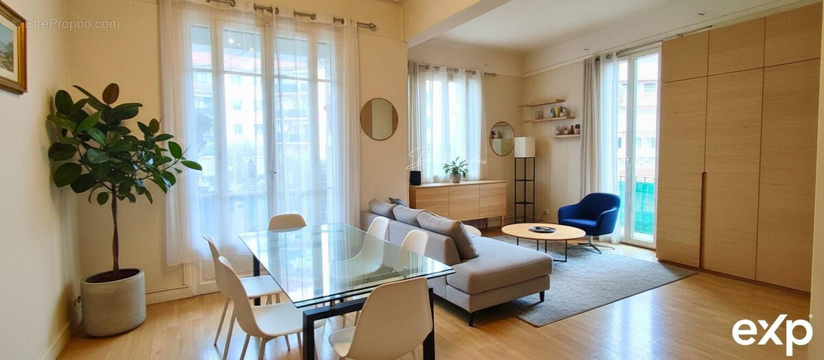 Appartement à SAINT-LAURENT-DU-VAR