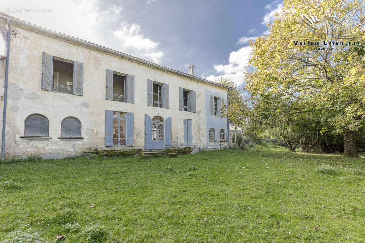 Domaine d'exception en pierre : Charme et Potentiel au Cœur de 4 Hectares de Verdure - photo 13
