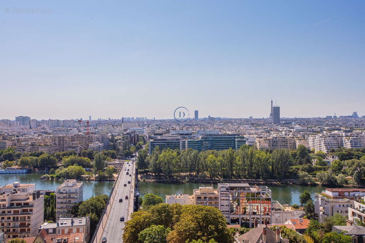 Appartement à COURBEVOIE