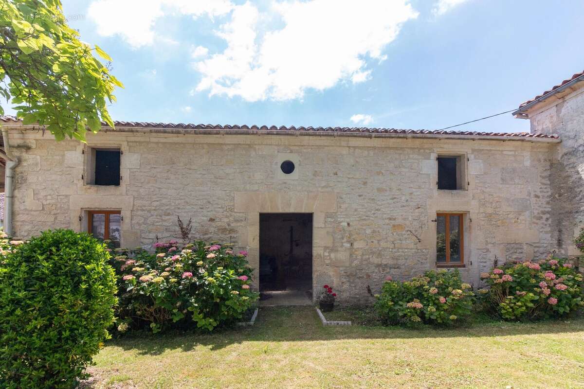 Maison à SAINT-SULPICE-DE-COGNAC