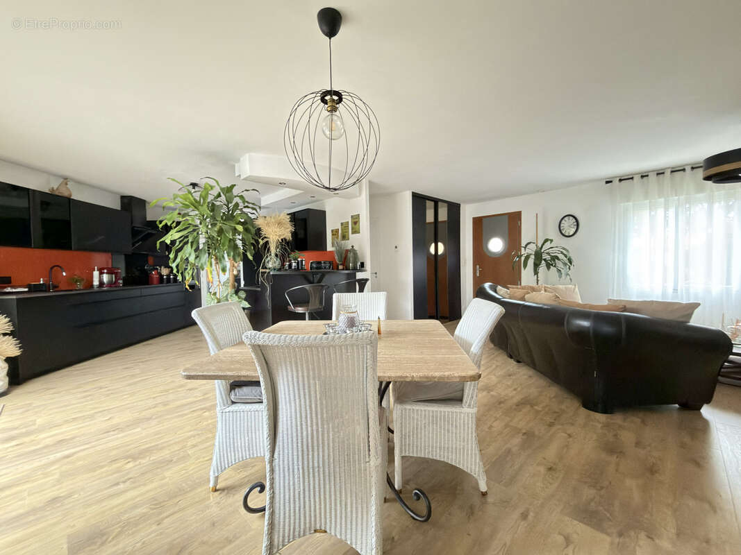 Maison à SAINT-ETIENNE-DU-BOIS