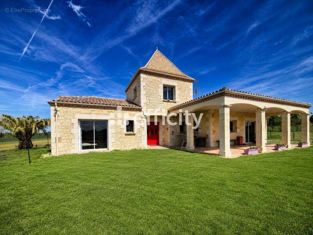 Maison à MONBAHUS