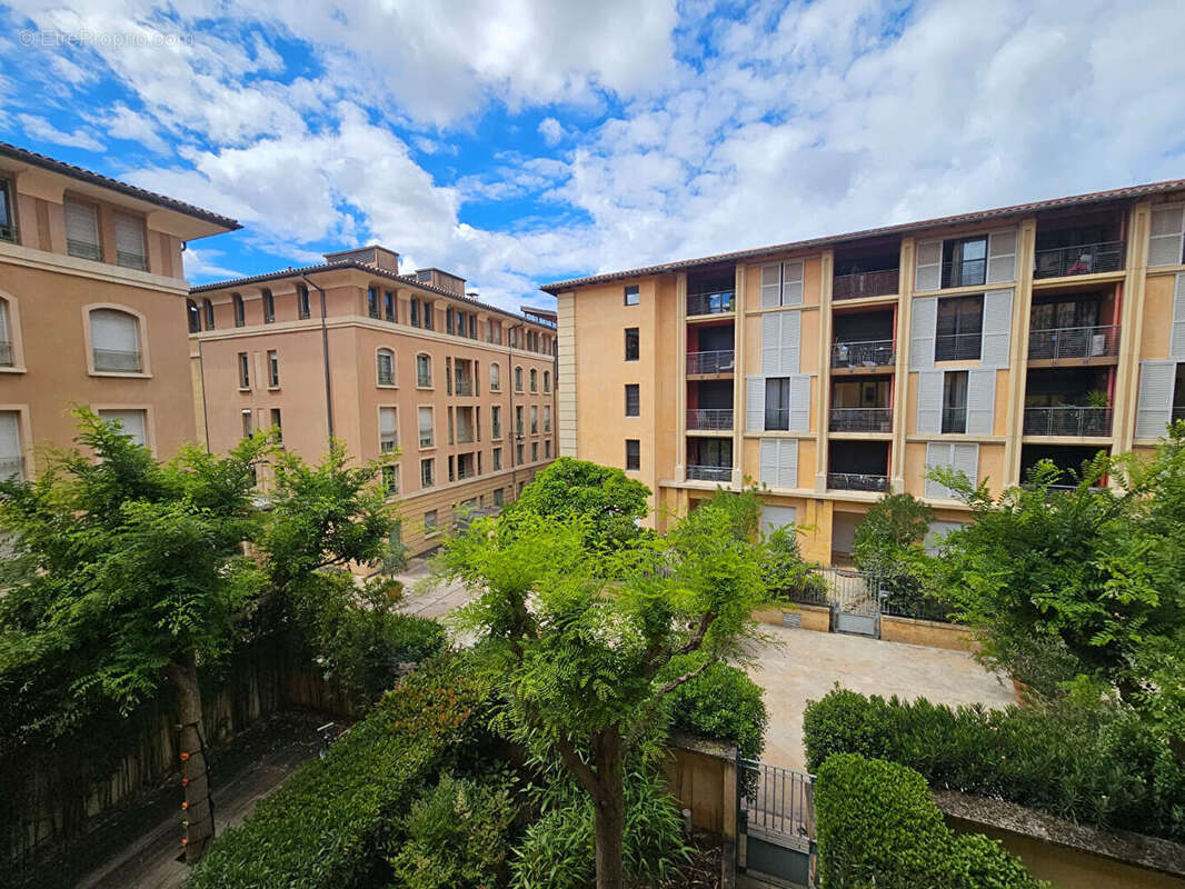 Bureaux de 146,97 m2  avec 2 places de parking à Aix En Provence cours Mirabeau - photo 4