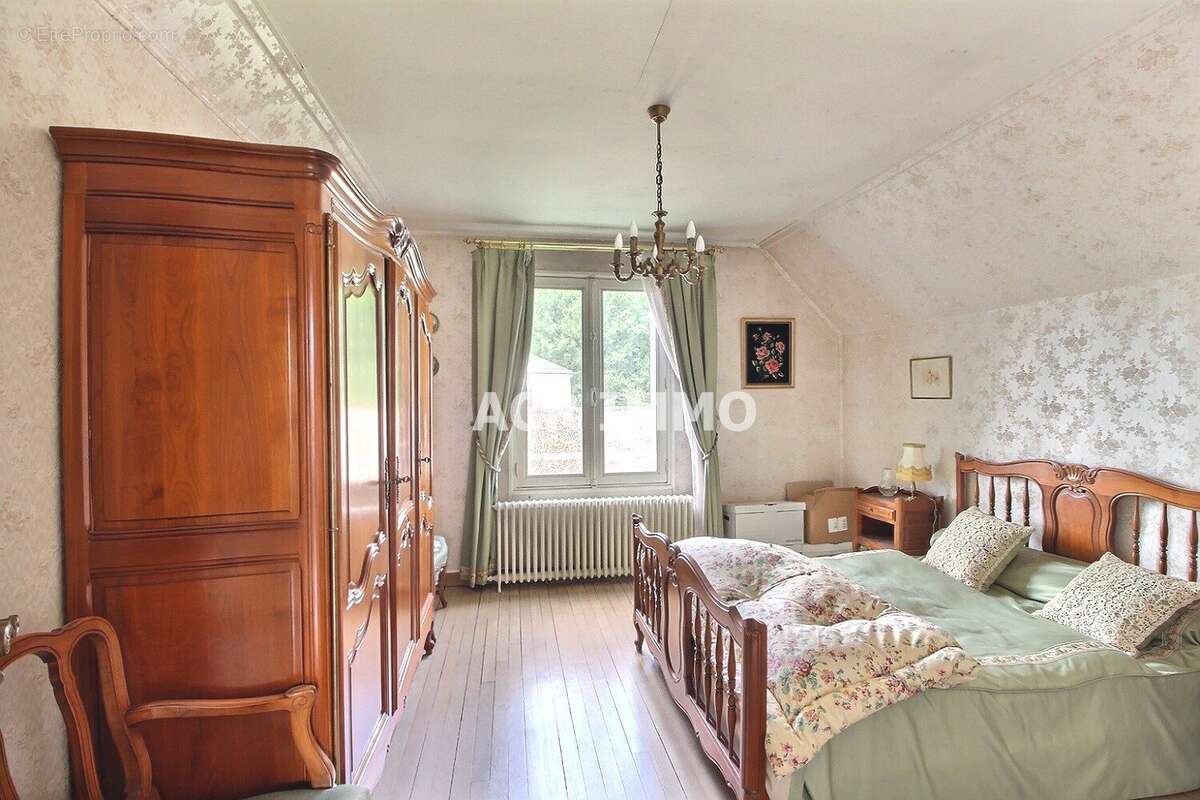 Maison à MAURECOURT