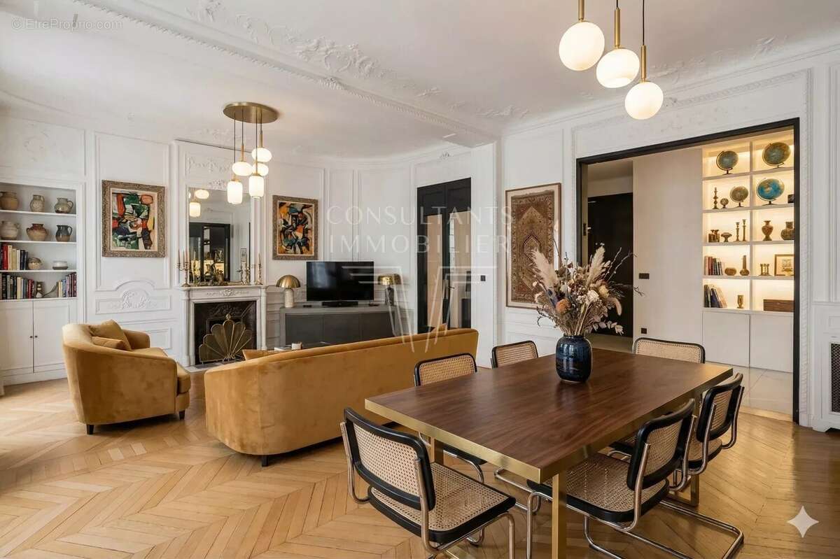 Appartement à PARIS-16E