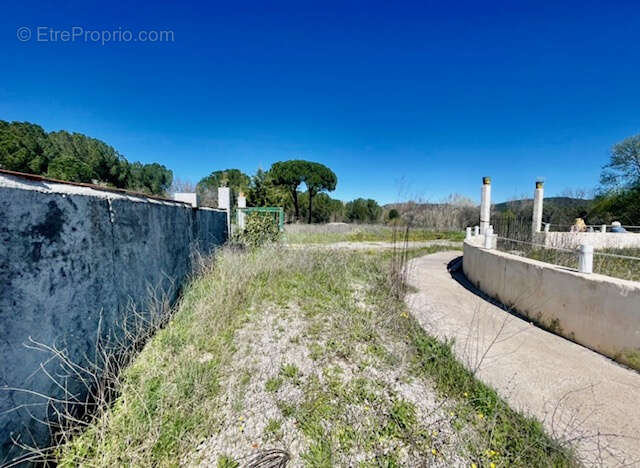 Terrain à VIDAUBAN