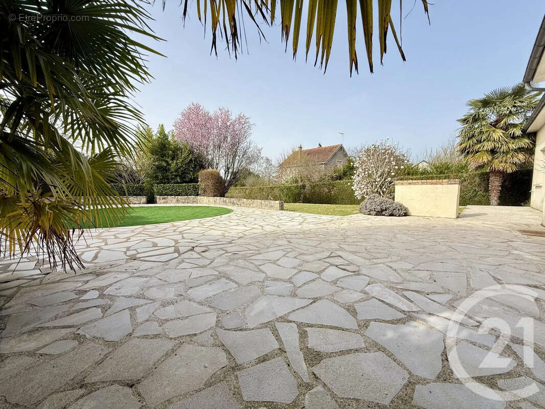 Maison à VULAINES-SUR-SEINE