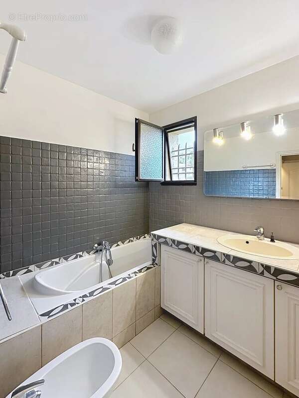 Maison à VILLENEUVE-LOUBET