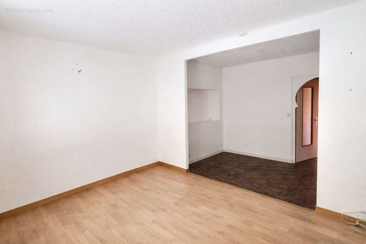 Maison à SAINT-LAURENT-D'AIGOUZE