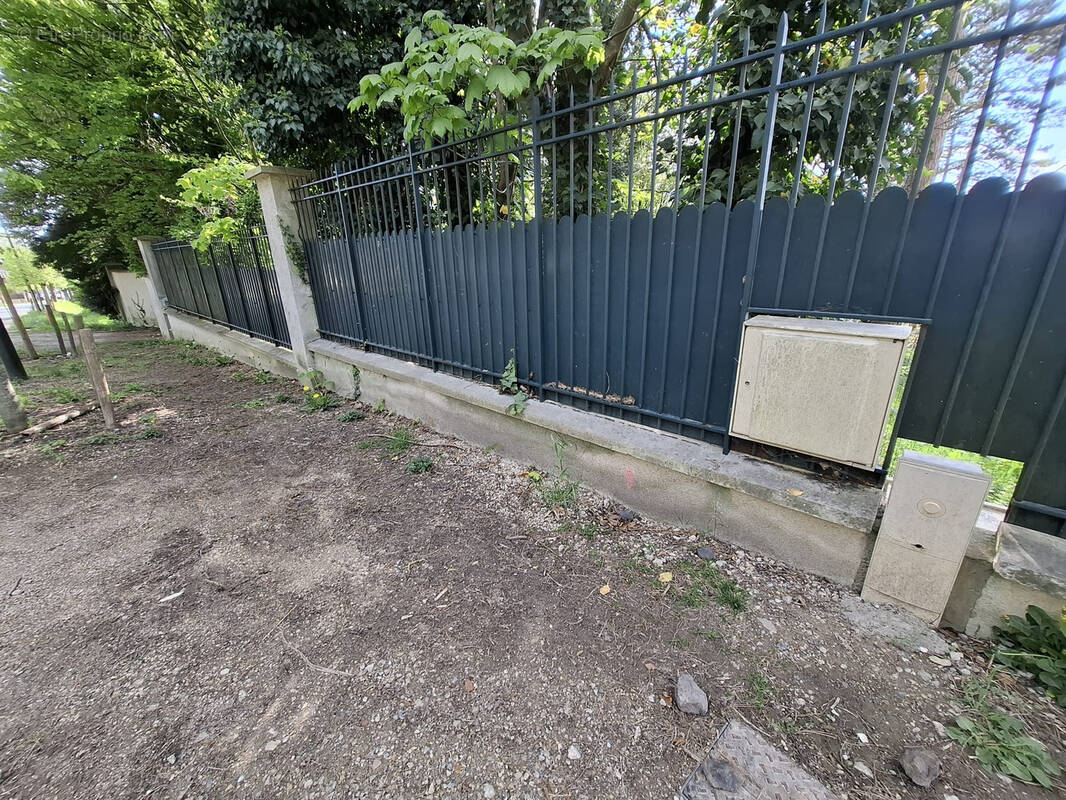 Terrain à COULOMMIERS