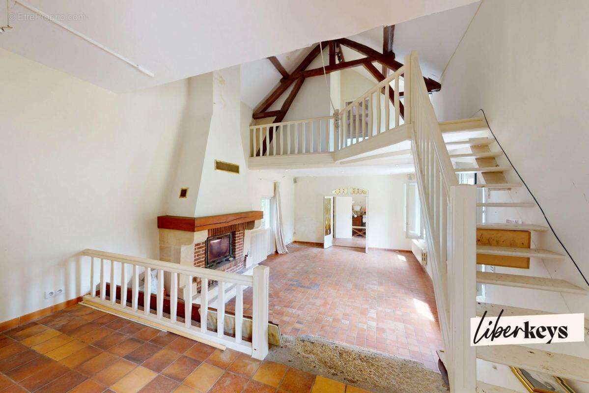 Maison à TRIE-CHATEAU