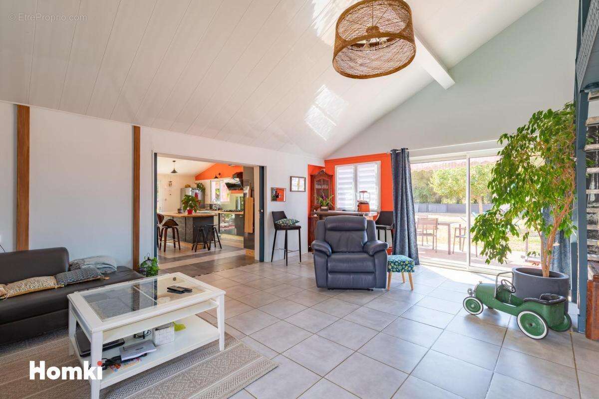 Maison à VILLEMOUSTAUSSOU