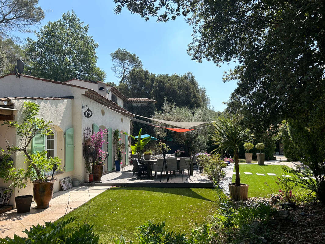 Maison à ROQUEFORT-LES-PINS