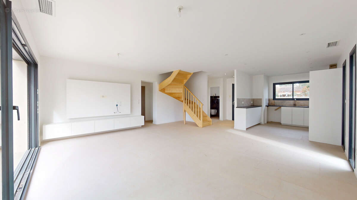 Maison à BRUGUIERES