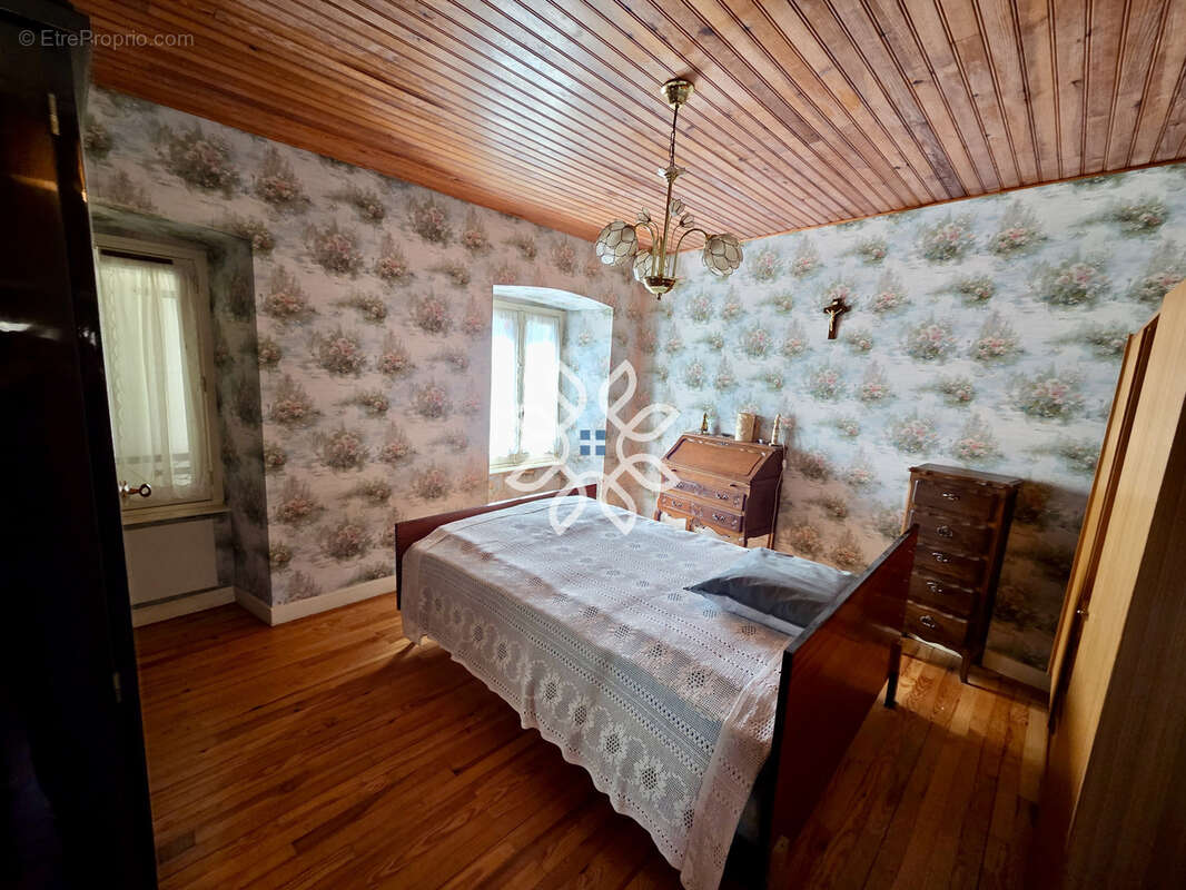 Maison de Village avec dépendances - photo 9