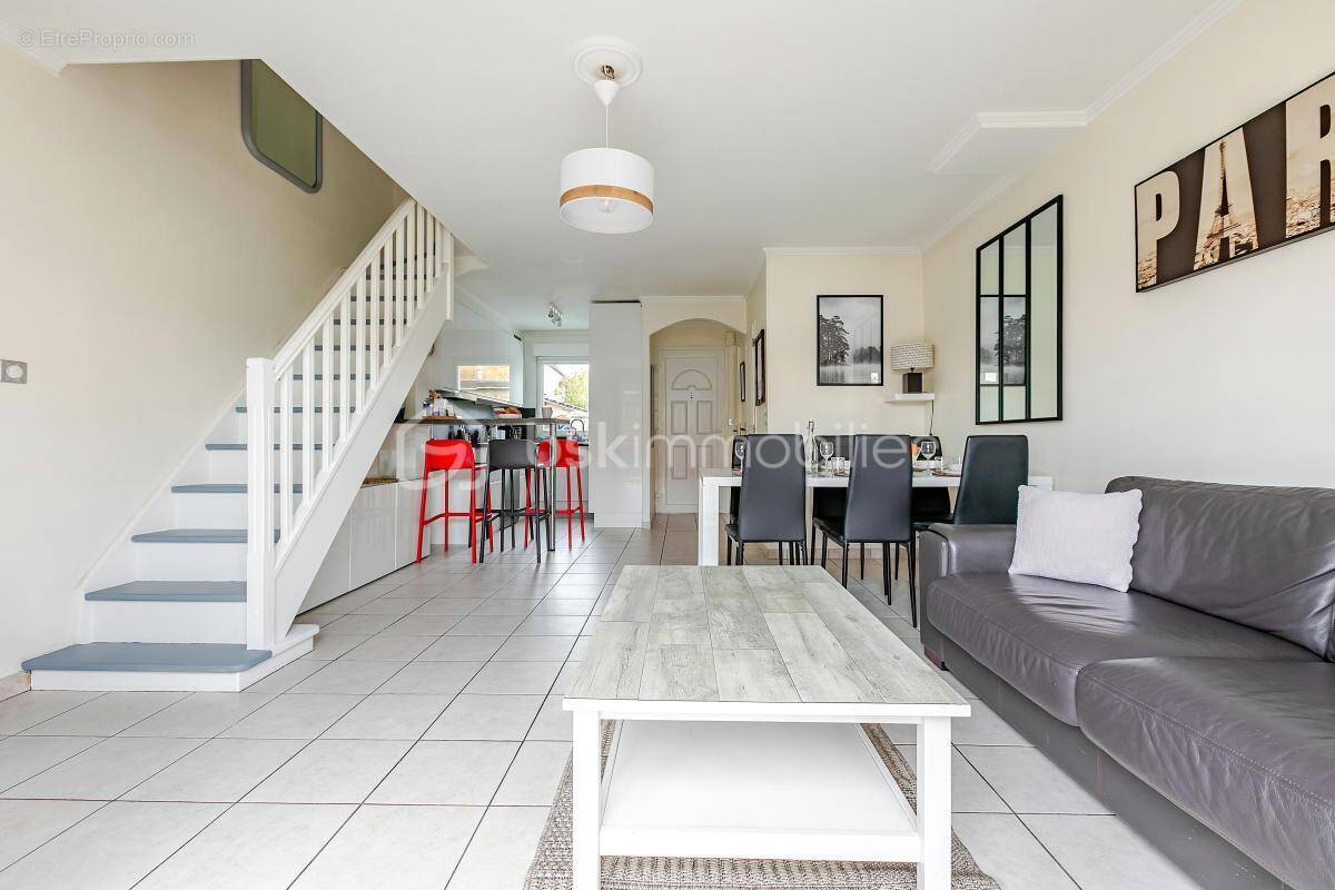 Maison à CHILLY-MAZARIN