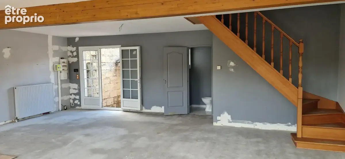 maison avec grand garage piscine et jardin en plein bourg - photo 8