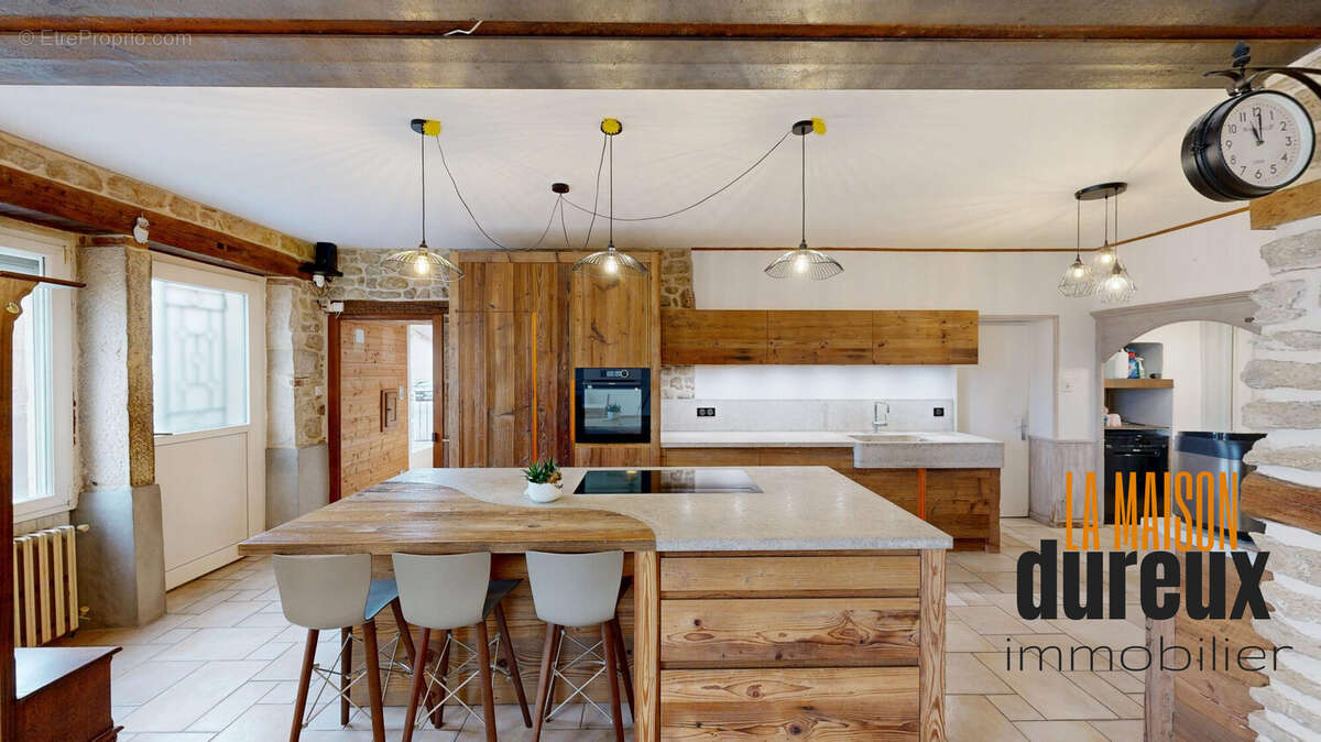 Maison à VELLEXON-QUEUTREY-ET-VAUDEY