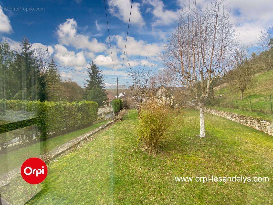 Maison à COURCELLES-SUR-SEINE