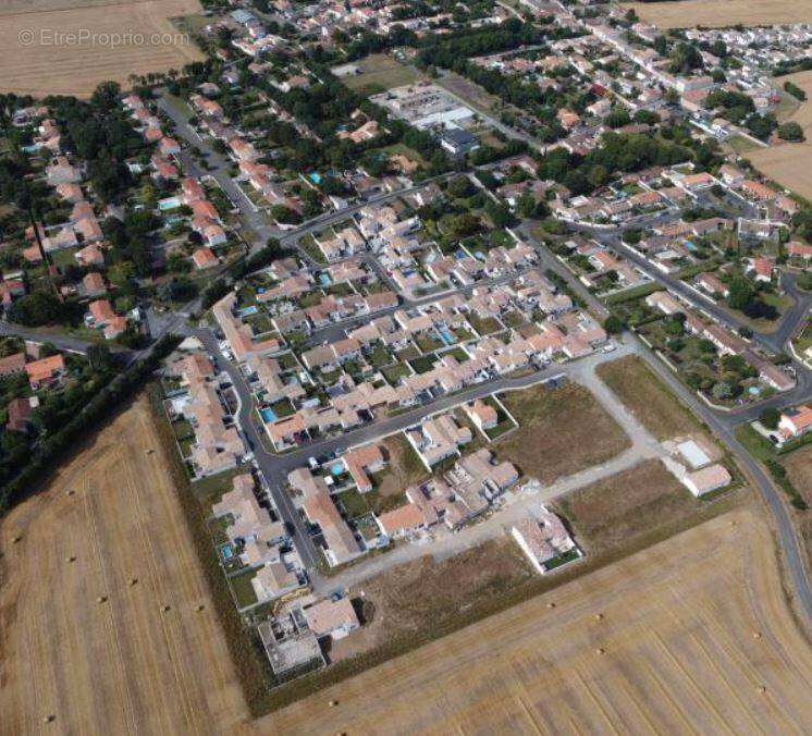 Terrain à BOURGNEUF