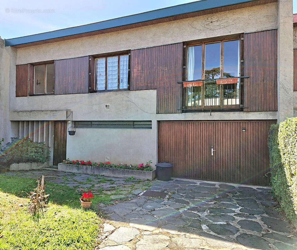 Maison à SAINT-JEAN-BONNEFONDS