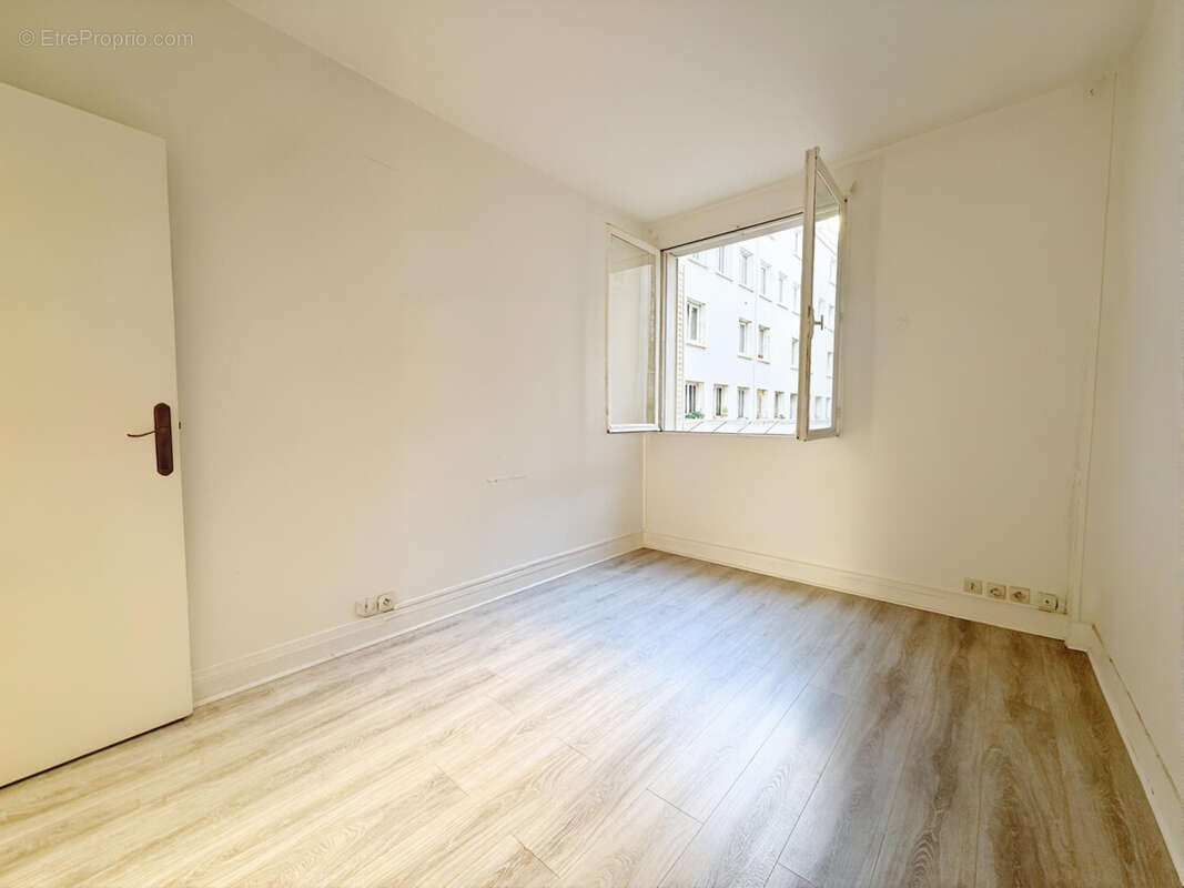Appartement à PARIS-7E