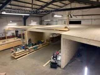 Entrepôt avec magasin à la Doye - photo 3