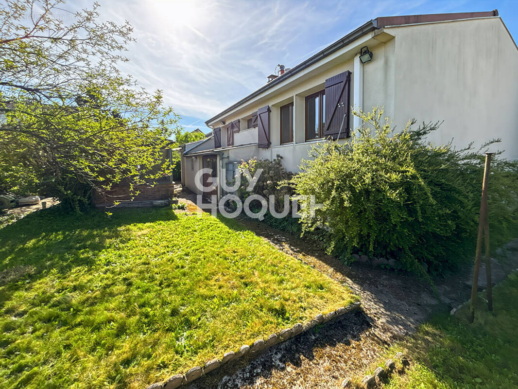Maison à FONTENAY-TRESIGNY