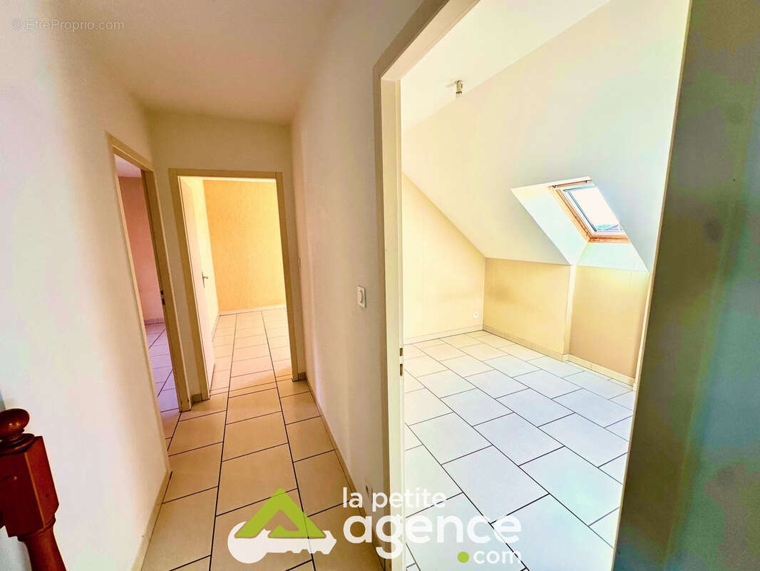 St Doulchard, vend pavillon type 5, 103 m2 habitable environ, jardin et garage - photo 6