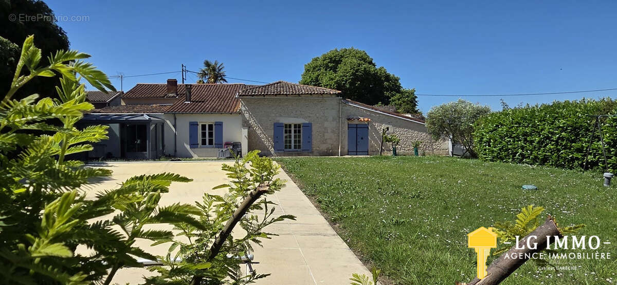 Maison à CHENAC-SAINT-SEURIN-D'UZET