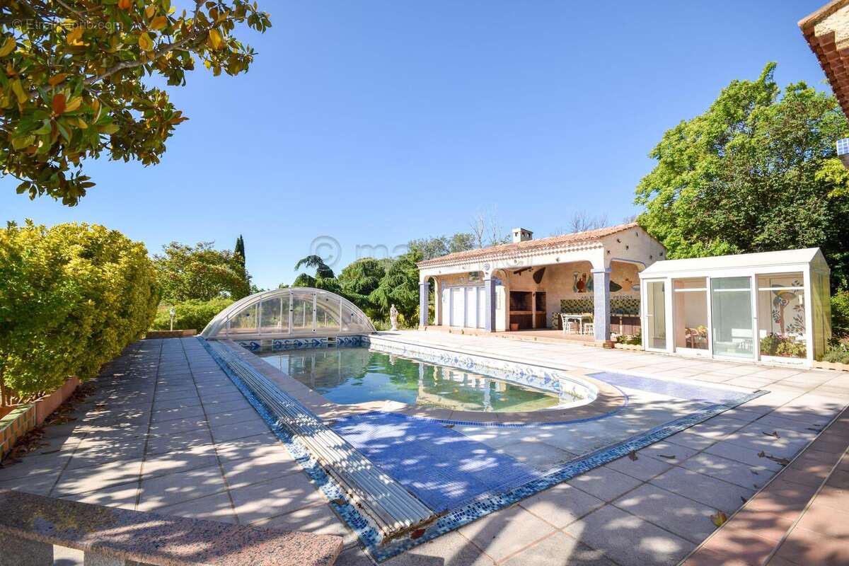 Maison T4 individuelle de plain pied - piscine -garages - 4000m2 de terrain - Istres n°1 - Maison à ISTRES