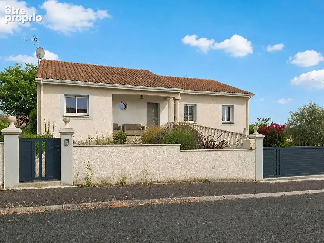 Maison à DANGE-SAINT-ROMAIN