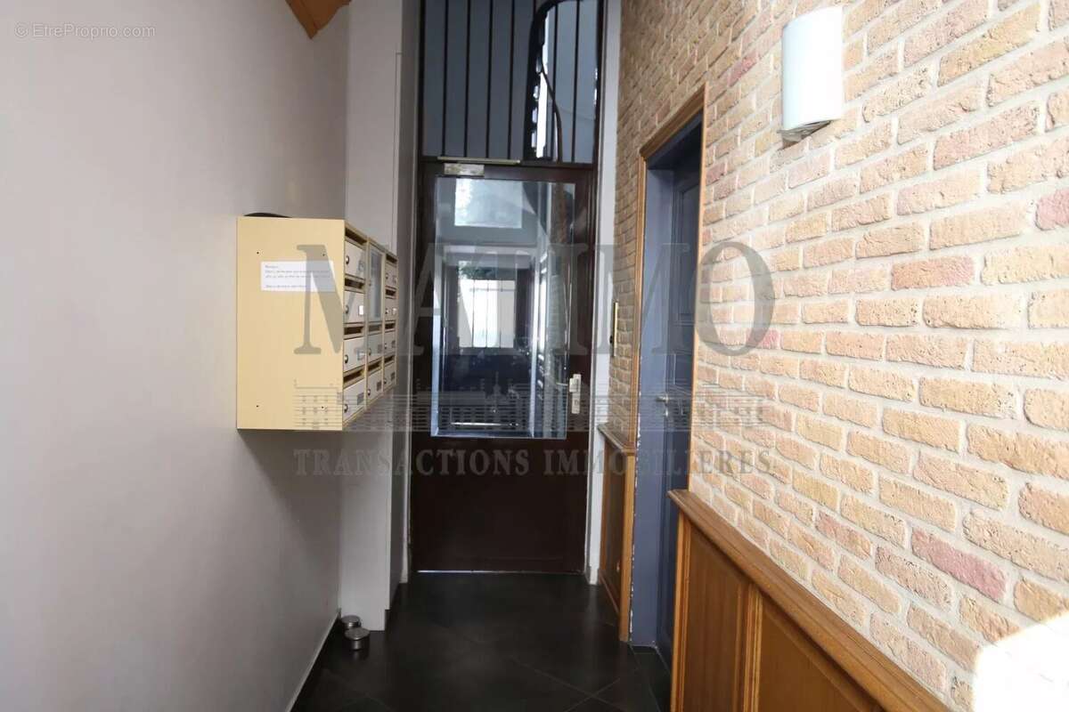 Appartement à LA GARENNE-COLOMBES