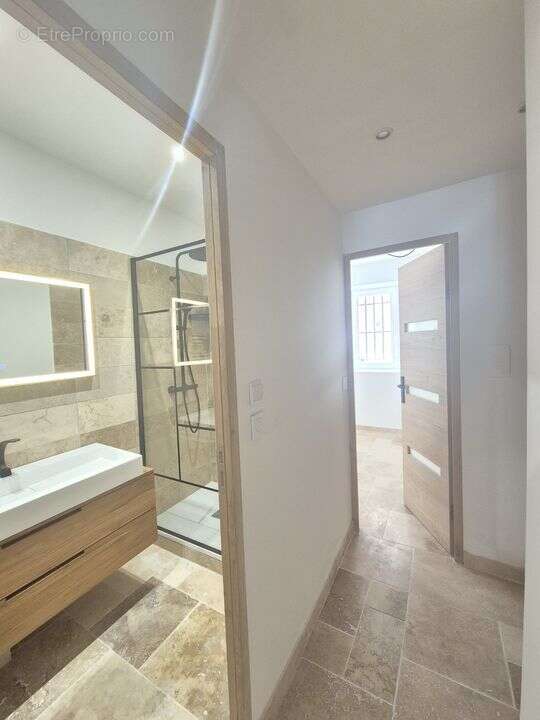 LACIOTAT - APPARTEMENT - belles prestations - Type 2 - proche - Appartement à LA CIOTAT
