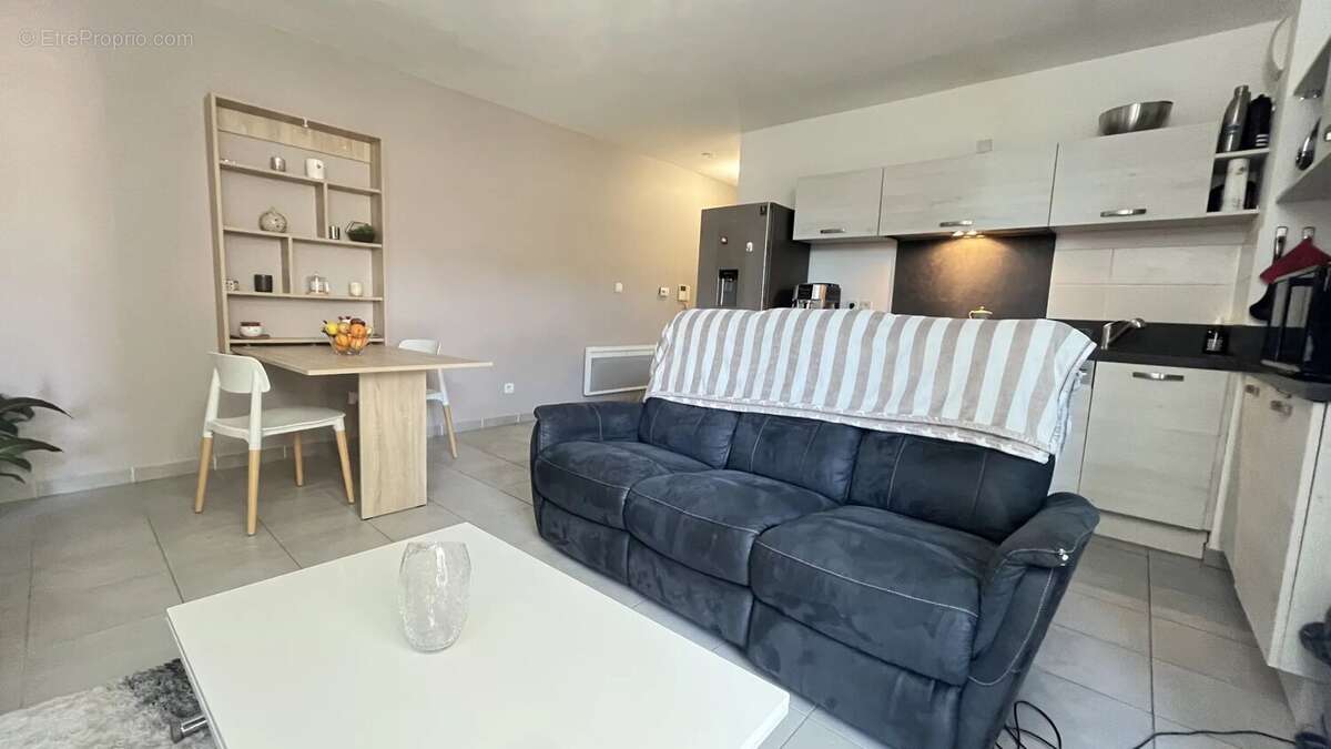 Appartement T2 de 46 m² avec terrasse. garage et ascenseur à Martigues Ferrières - photo 4