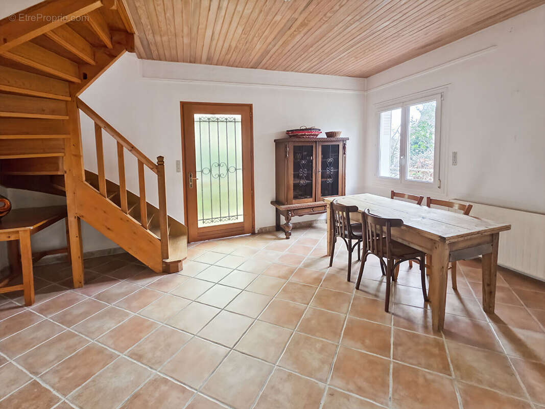 Maison à VERRIERES-LE-BUISSON