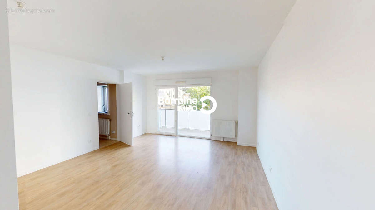 A vendre - lorient  centre ville - appartement recent de type 3 de 55m² avec balcon et garage - photo 8