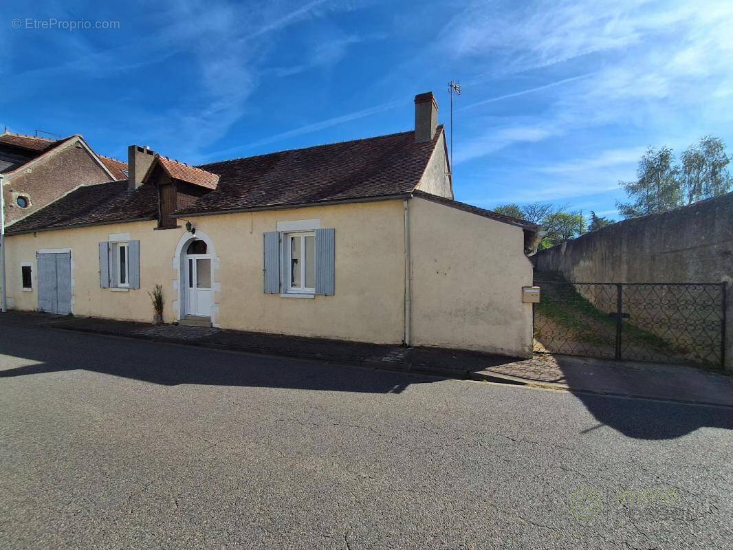 Maison à POULIGNY-SAINT-PIERRE