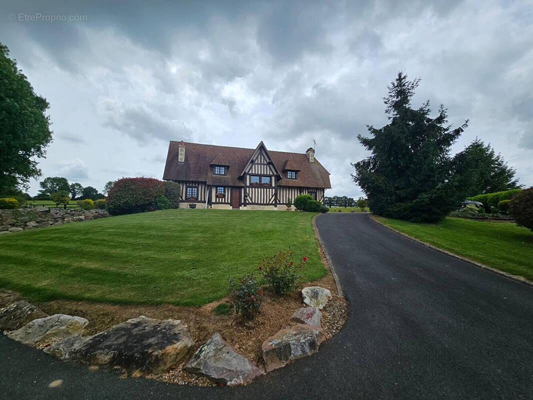 Maison à SAINT-PIERRE-SUR-DIVES