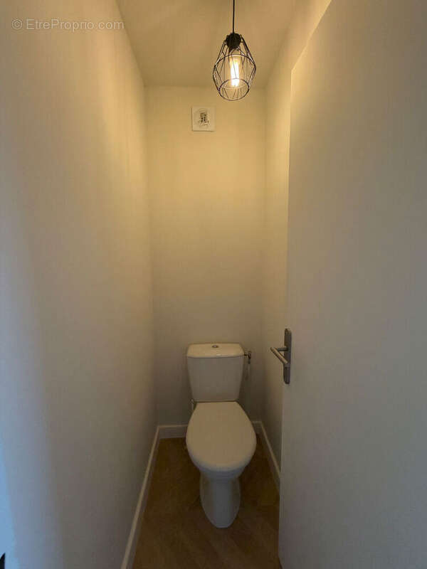 Appartement Toulon Ouest 4 pièce(s) 74 m2 avec balcon, cellier et parking collectif . - photo 9