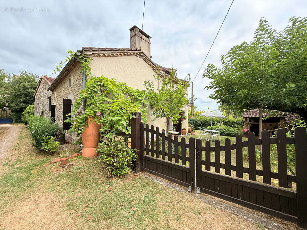 Maison en pierre avec grange et piscine - photo 8