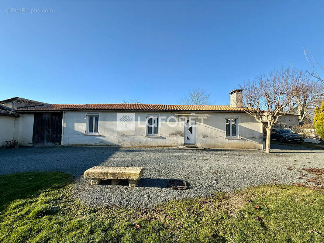 Maison à LEOGEATS