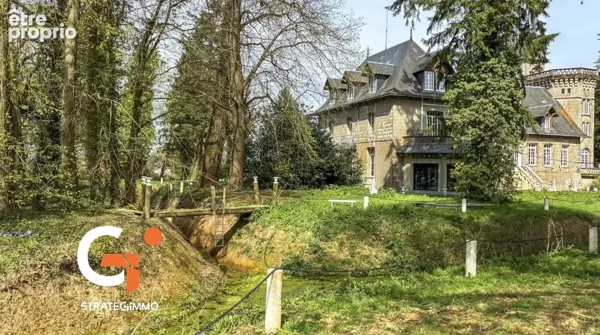 Château du XVIIe siècle – 2 000 m² – 4,5 ha – Dépendances - photo 3
