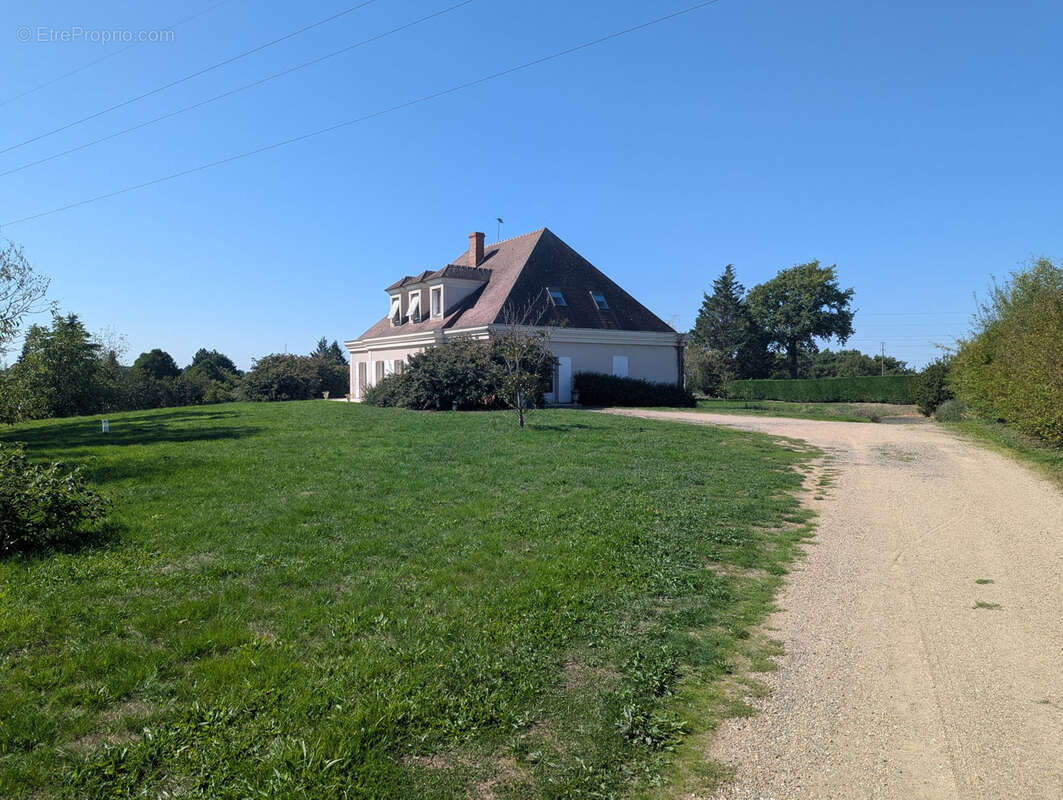 Maison à MONTGIVRAY