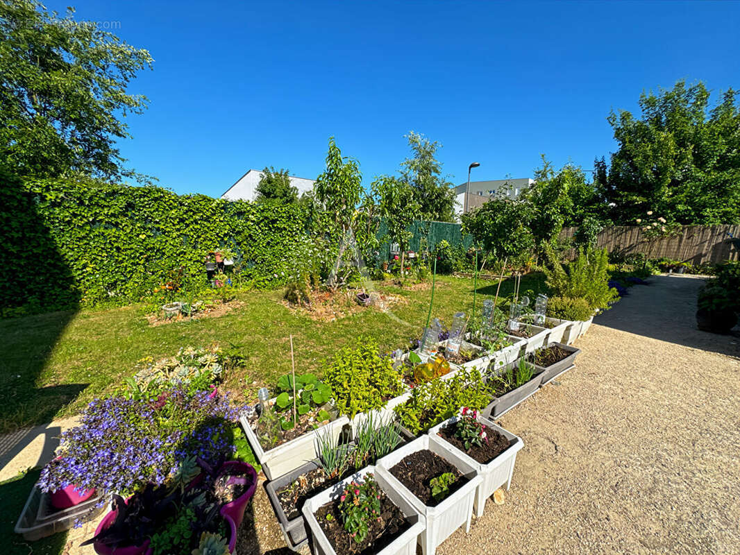 Maison à JOUY-LE-MOUTIER
