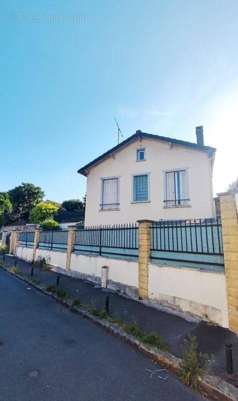 Maison à THIAIS